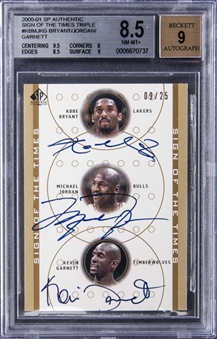 2000-01 SP Authentic "Sign of the Times Triple" #KBMJKG Kobe Bryant/Michael Jordan/Kevin Garnett Multi Signed Card (#09/25) – BGS NM-MT+ 8.5/BGS 9